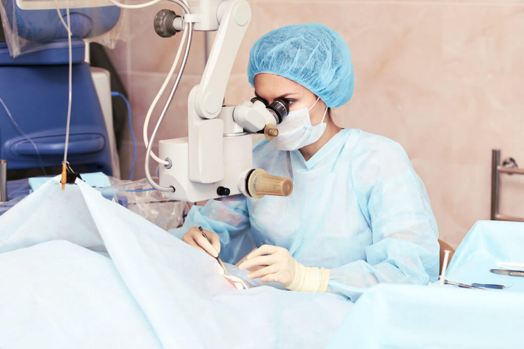eye surgeons operating lasik for astigmatism